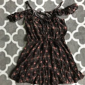 AE Cold Shoulder Dress (L)